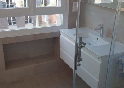Photo de rénovation de salle de bain d'un appartement